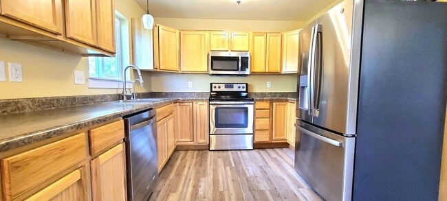 Building Photo - *** Beautiful Condo - 3Bed 2Bath ***