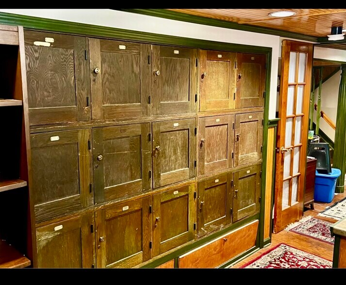 Building Photo - 739 S Alexander Ave