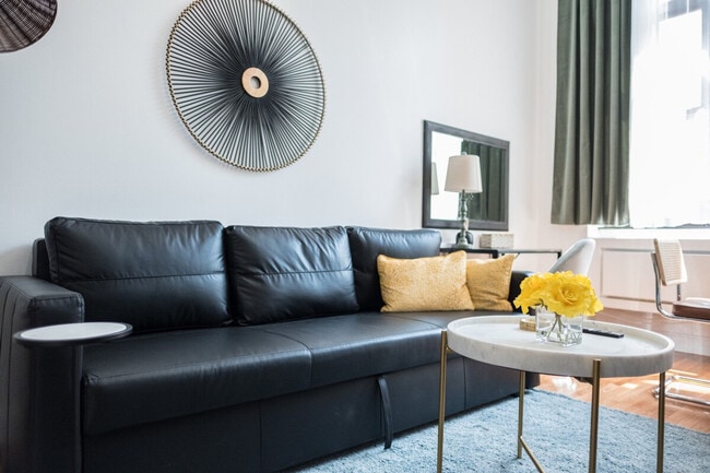 Building Photo - 32 W 86th St