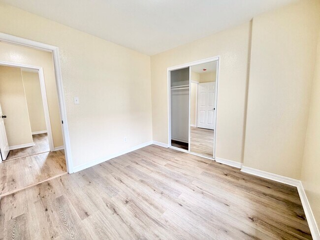 Building Photo - 138 W 93rd St