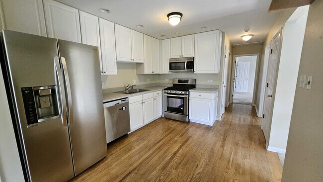 Building Photo - 955 Elderberry Cir