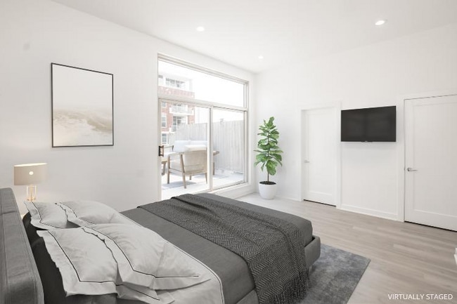 Building Photo - 939 W Madison St