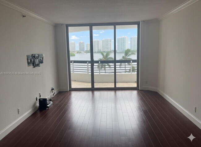 Building Photo - 3600 Mystic Pointe Dr