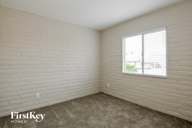 Building Photo - 7322 E Lakeside Dr