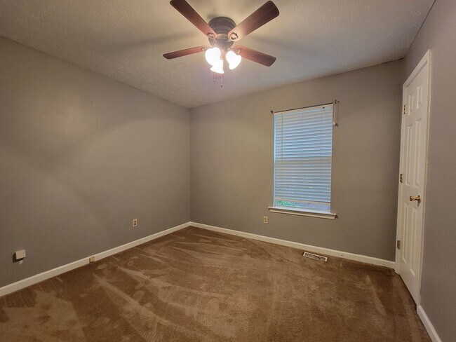 Building Photo - Charming Douglasville Home with Bonus Base...