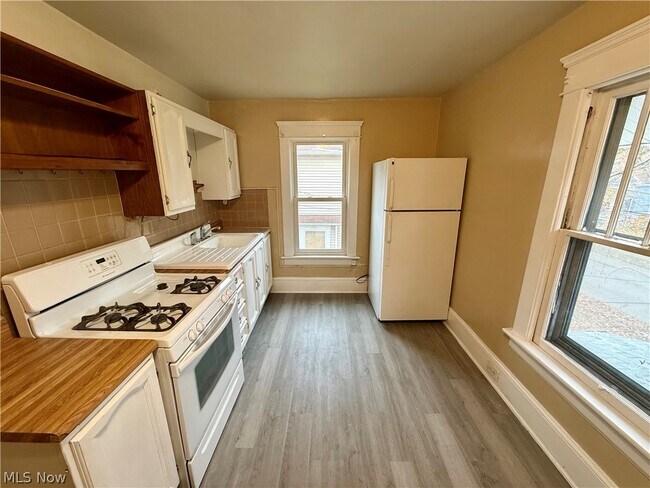 Building Photo - 707 Hazel St