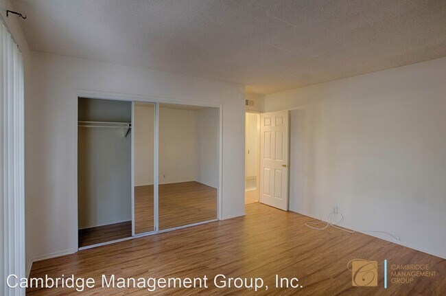 Building Photo - 554 Greenbrier Dr