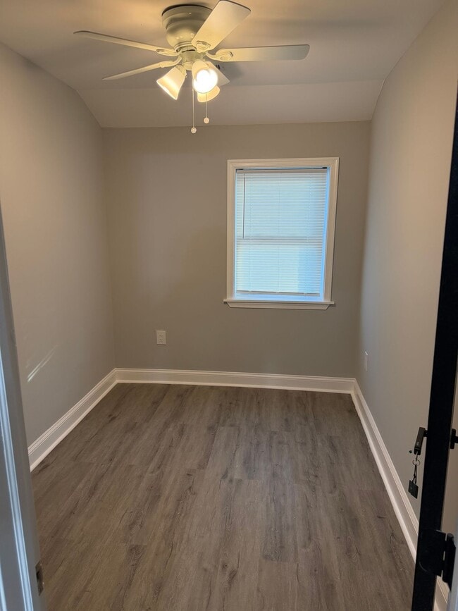 Building Photo - 1271 Limit Ave