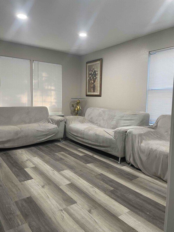 Building Photo - 1107 Basin St