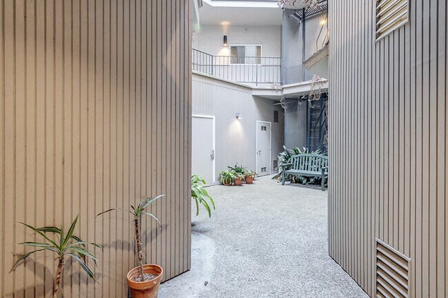 Building Photo - 2101 Baker St