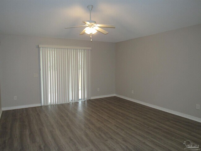 Building Photo - 608 Saleta St