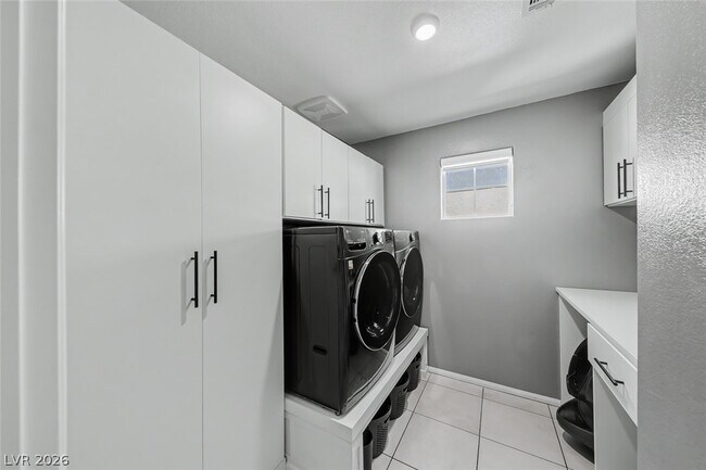 Building Photo - 10634 Sariah Skye Ave