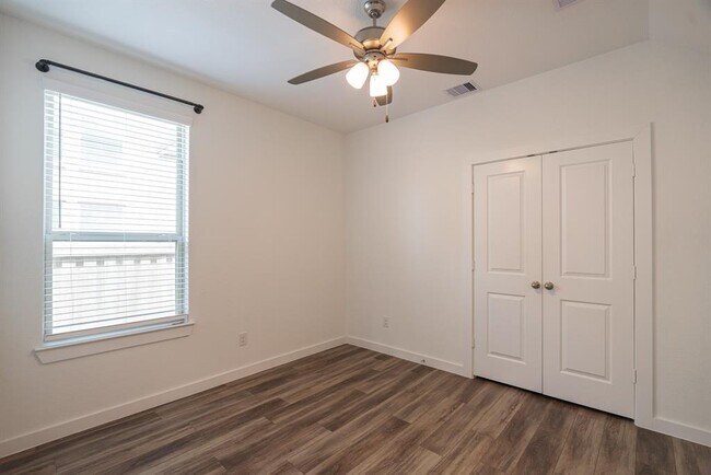 Building Photo - 8034 Whisper Grove Dr