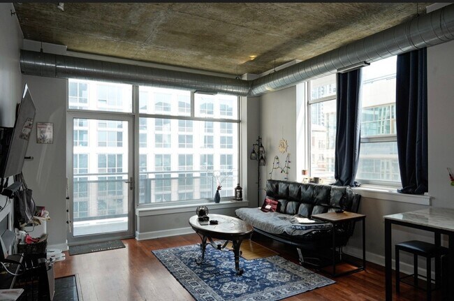 Building Photo - 1305 S Michigan Ave