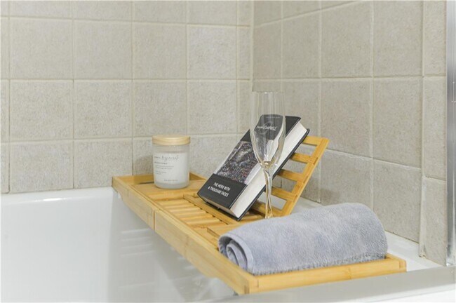 Building Photo - 736 Regina Ct NW