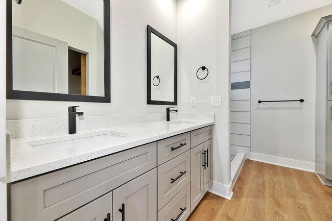 Building Photo - 5424 W 42nd St S