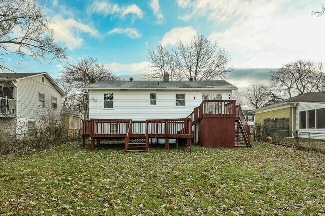 Building Photo - Check out this beautiful and spacious home.  Located in Irvington with access to Warren Twp schools.