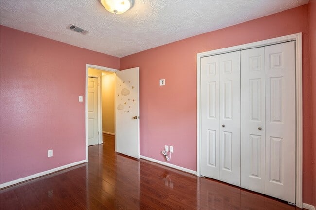 Building Photo - 11817 Southlake Dr