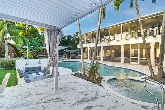 Building Photo - 377 Squire Dr