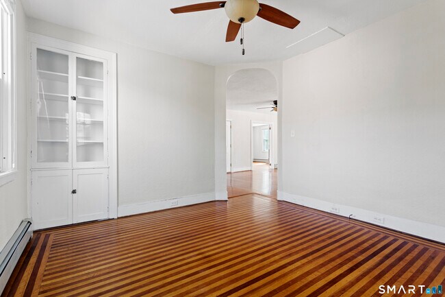 Building Photo - 6 Church St