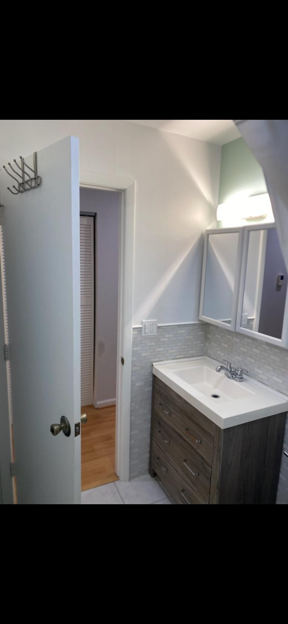 Building Photo - 6876 W Touhy Ave