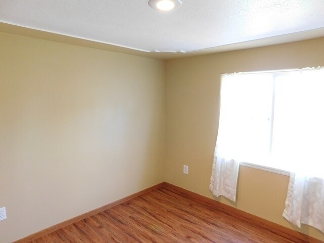 Building Photo - 2Bd/1Ba Single Story House - Available to ...