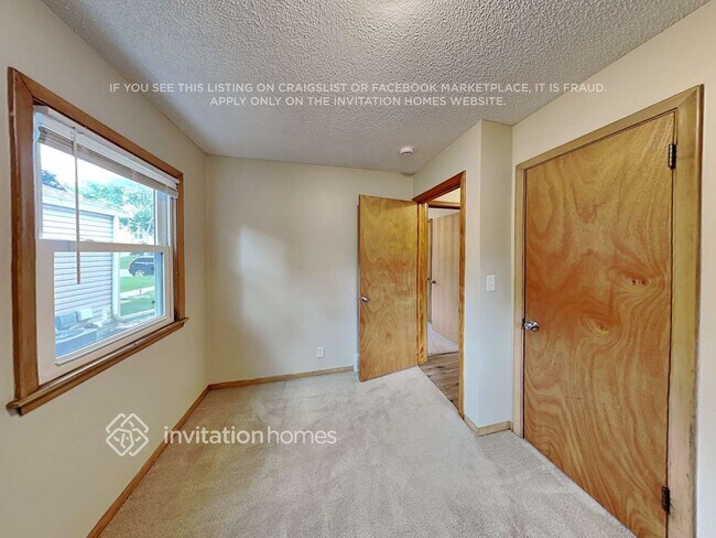 Building Photo - 6616 5th Ave S