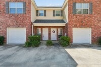 Building Photo - 3BR/2.5BA Townhome — Garage + Backyard — Great Schools