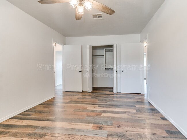 Building Photo - 2401 Fedderson Dr