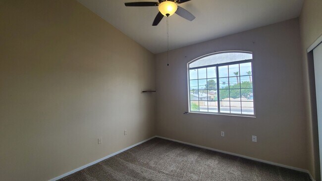Building Photo - Upstairs 3 Bedroom condo