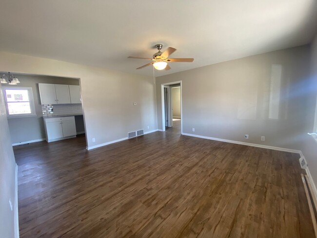 Building Photo - Available soon 2/24!  3 Bed/2Bath home wit...