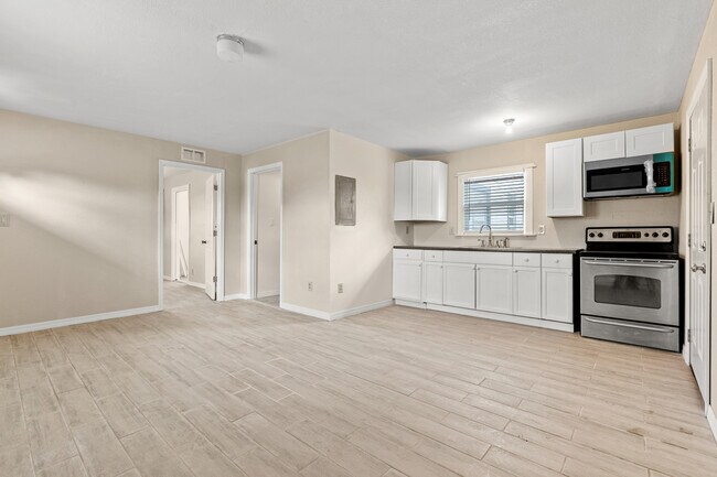 Building Photo - 402 S Franklin St