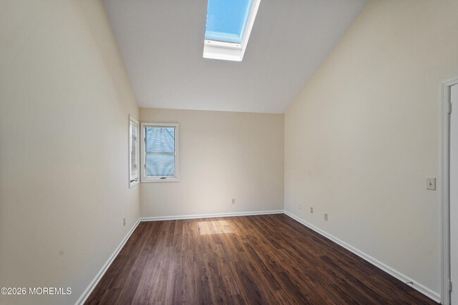 Building Photo - 105 Mt Ln