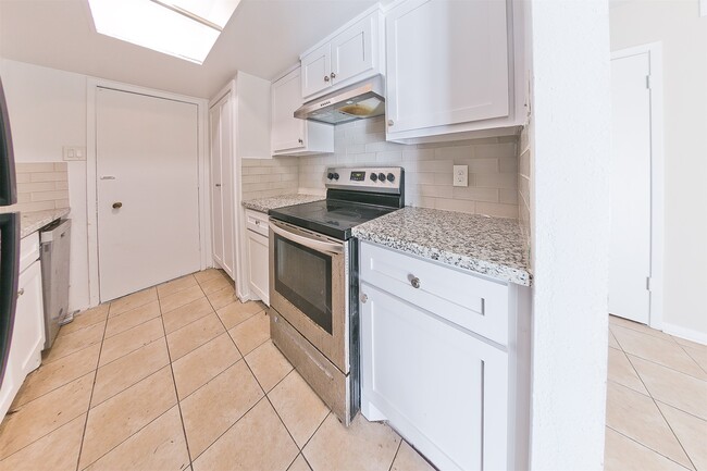 Building Photo - 4011 Smooth Oak Ln