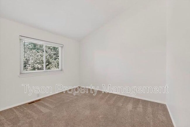 Building Photo - 10713 Towne Park Dr NE