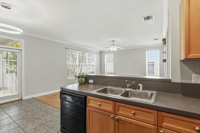 Building Photo - 3253 Stanhope Dr