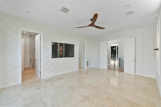 Building Photo - 3270 NE 15th St