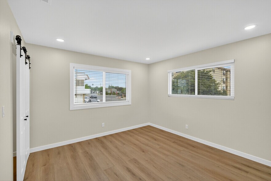 Building Photo - 11972 Walnut St