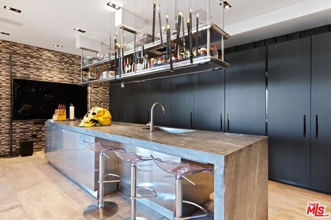 Building Photo - 8356 Sunset View Dr