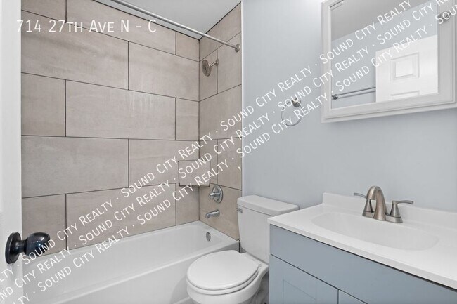 Building Photo - 714 27th Ave N
