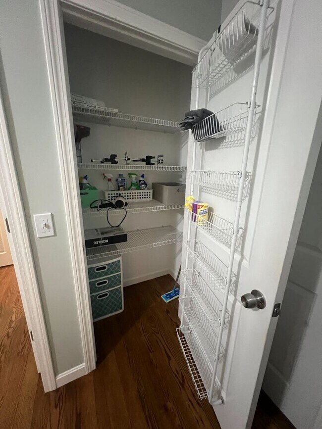 Building Photo - Charming 3-Bedroom Home with Modern Comfor...
