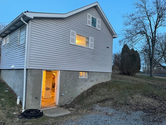 Building Photo - 315 E Brady Rd