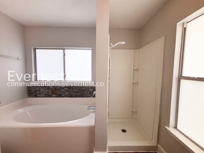 Building Photo - 1043 Grassy View Dr
