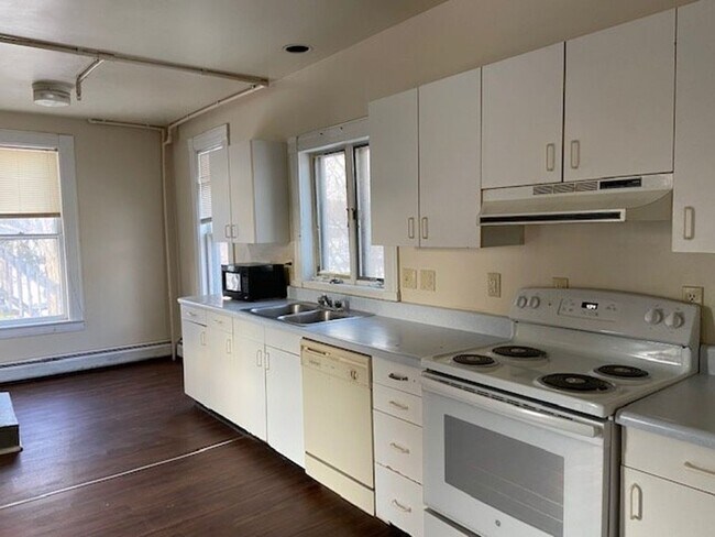 Building Photo - 56 Lincoln Ave