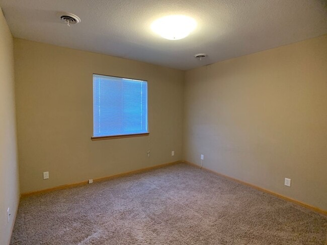 Building Photo - WEST SIDE OF MANHATTAN! FENCED BACKYARD!