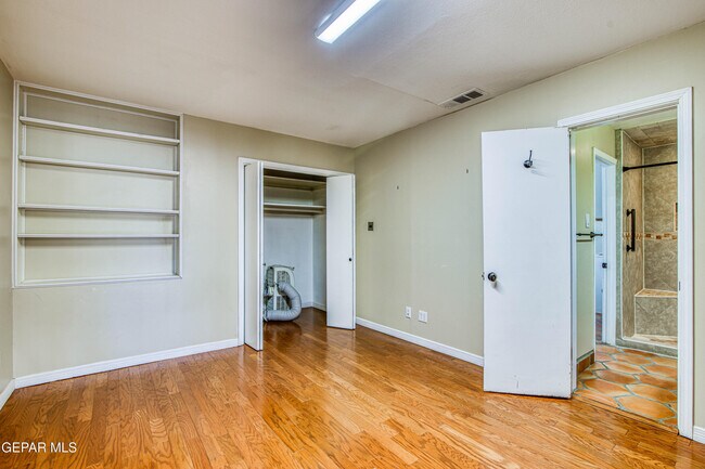 Building Photo - 1701 Elm St