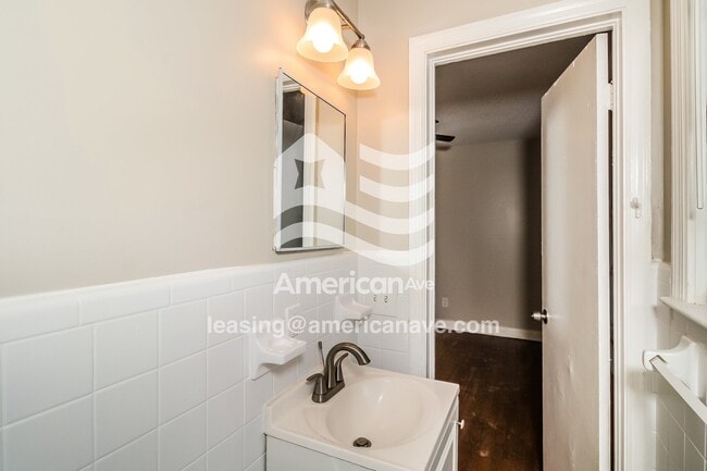 Building Photo - 3900 Oakmont Dr