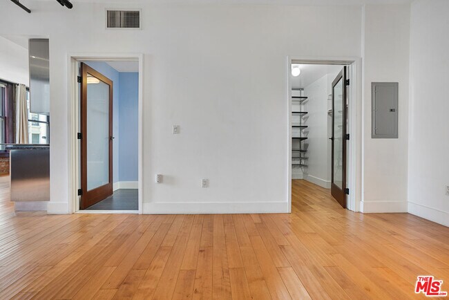 Building Photo - 460 S Spring St