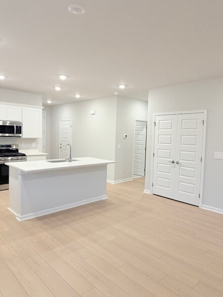 Building Photo - 130 Willow Rose Ln