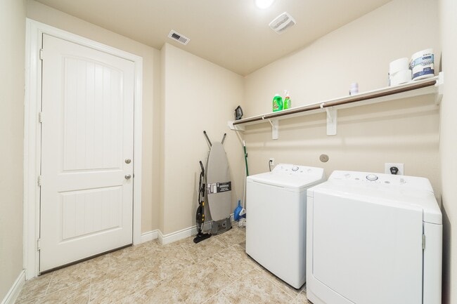 Building Photo - 6602 Sterling Shores Ln